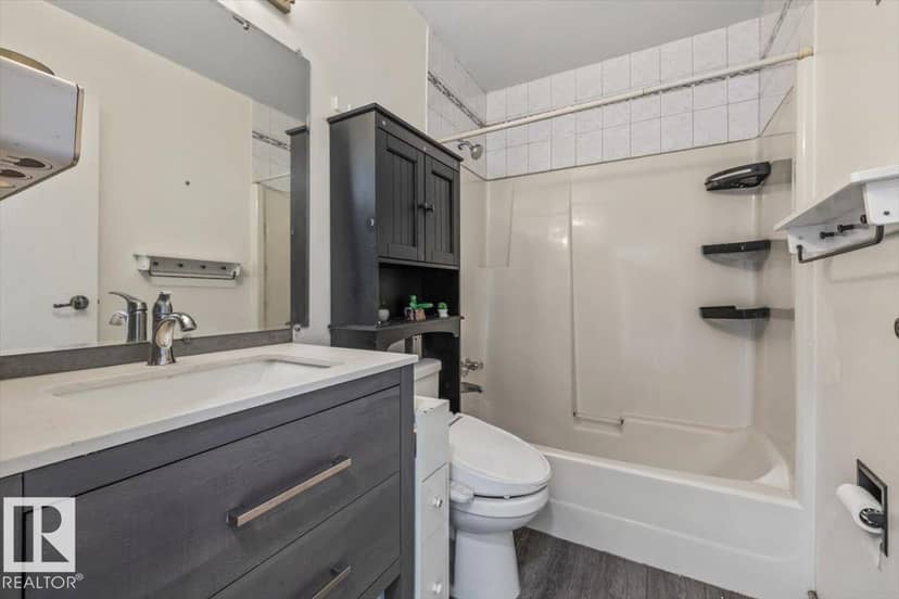 329 Warwick Rd NW — photo 19 of 40