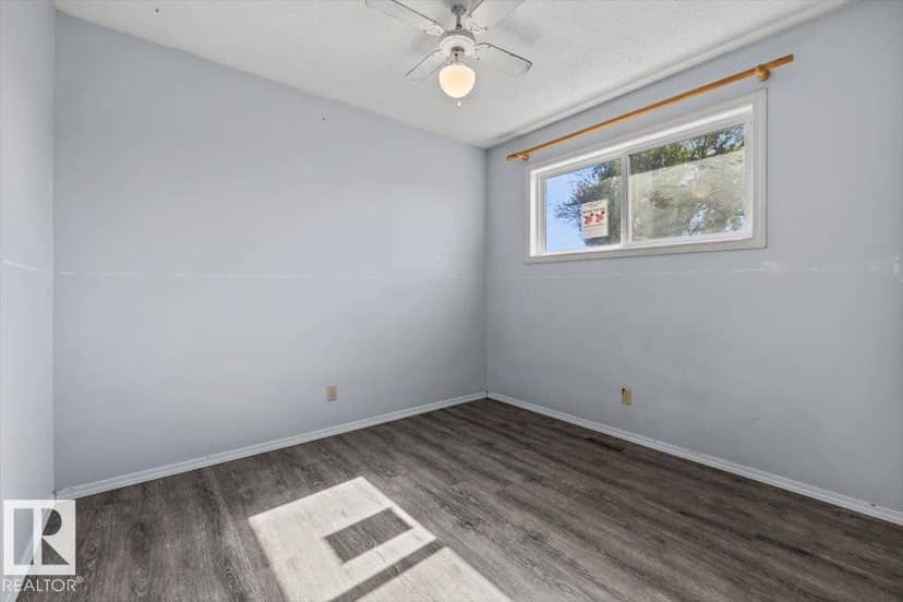 329 Warwick Rd NW — photo 20 of 40