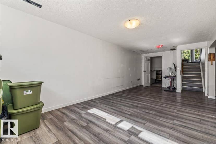 329 Warwick Rd NW — photo 24 of 40