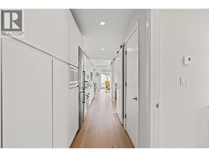 202 1591 BOWSER AVENUE, North Vancouver, photo 4