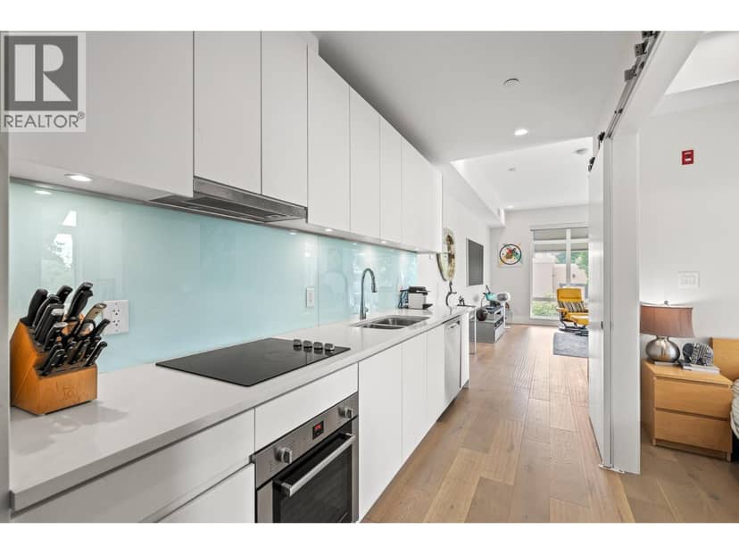 202 1591 BOWSER AVENUE, North Vancouver, photo 5