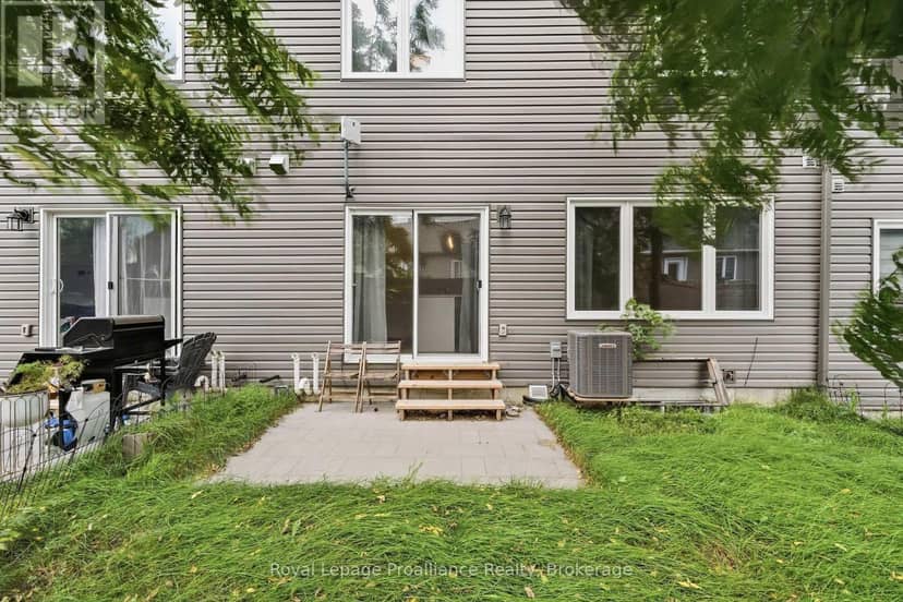 22 Campbell Crescent — photo 21 of 23