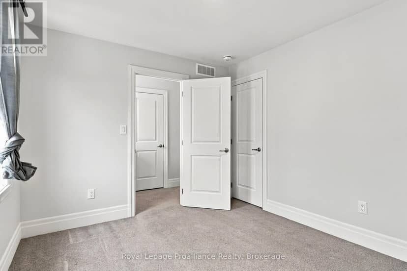 22 Campbell Crescent — photo 16 of 23
