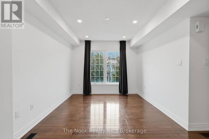 27 Blunden Road — photo 17 of 32