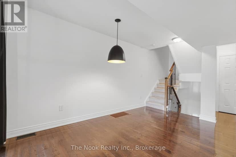 27 Blunden Road — photo 14 of 32