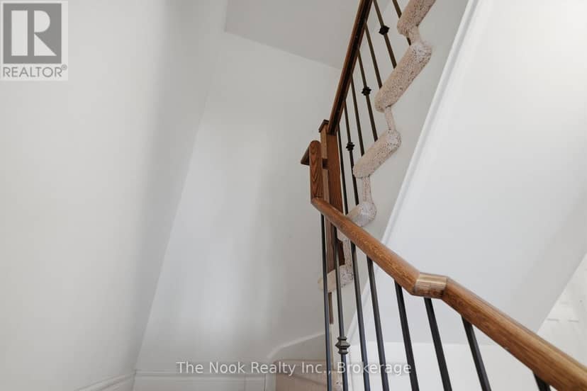 27 Blunden Road — photo 20 of 32