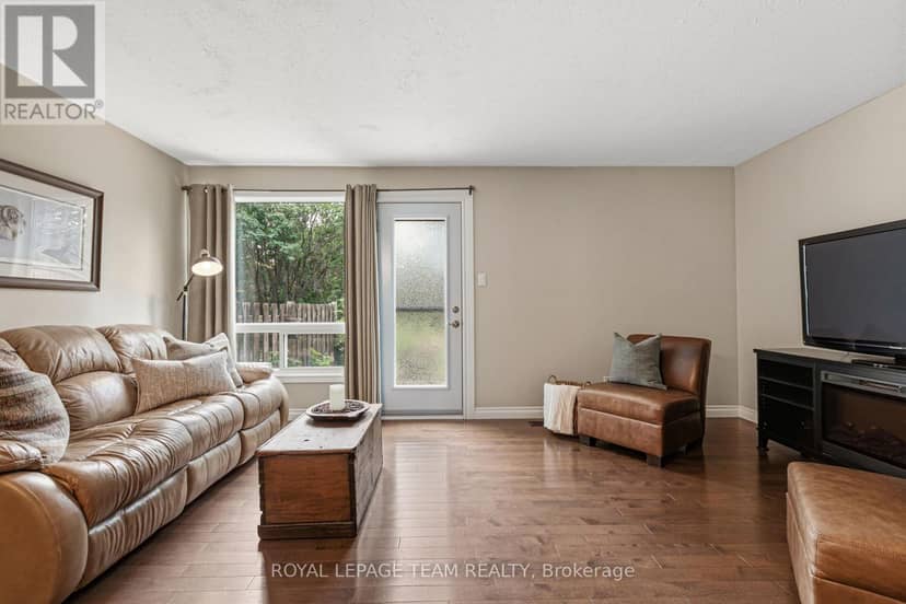 68 - 82 McClintock Way — photo 12 of 36