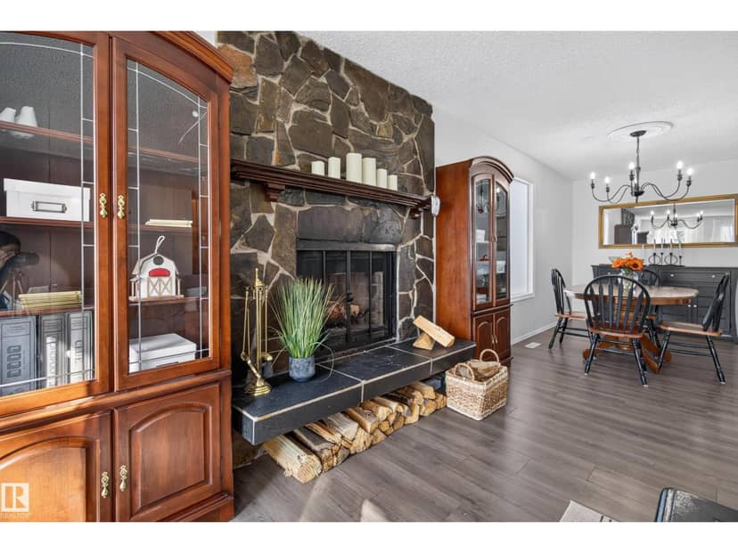 3606 37 AV — photo 11 of 40