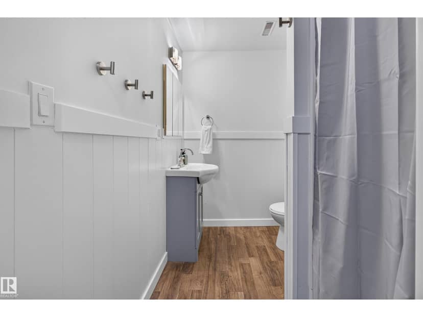 3606 37 AV — photo 35 of 40