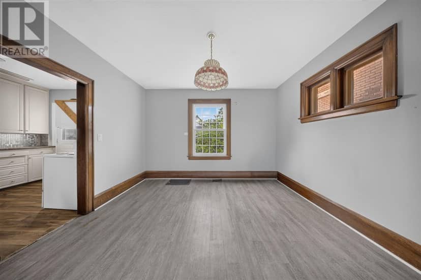 145 Albert ST W — photo 8 of 29