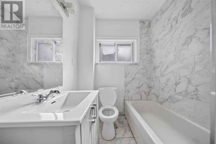 678 Albert ST — photo 11 of 19