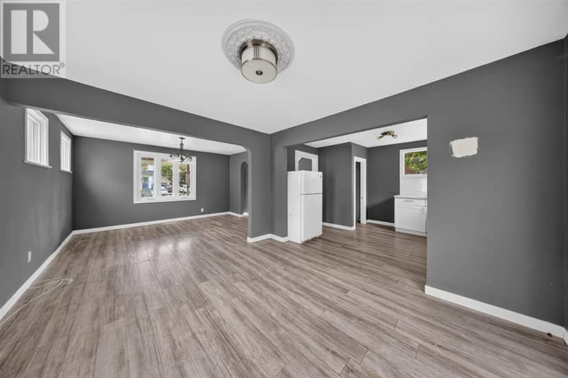 461 John ST — photo 7 of 18