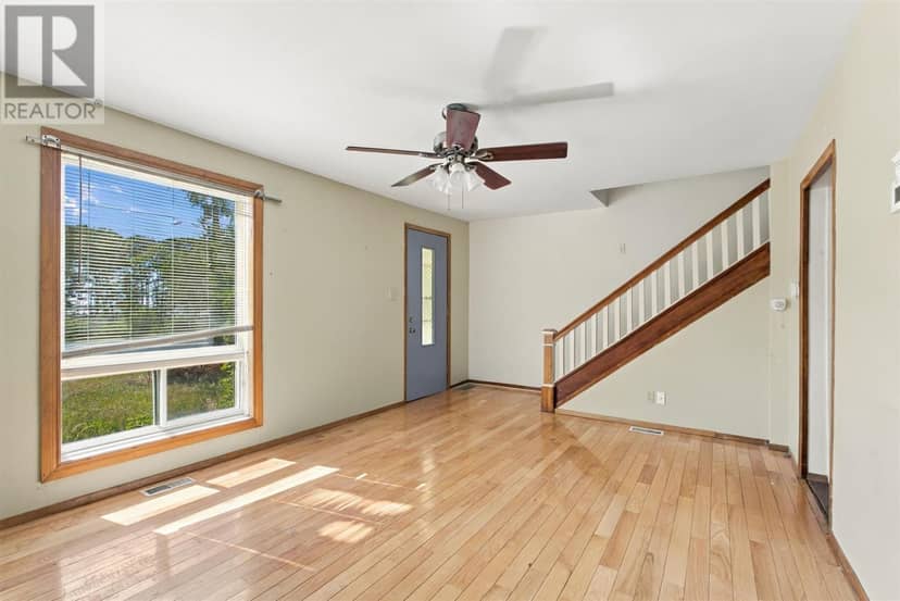 97 Wellington AVE — photo 10 of 30