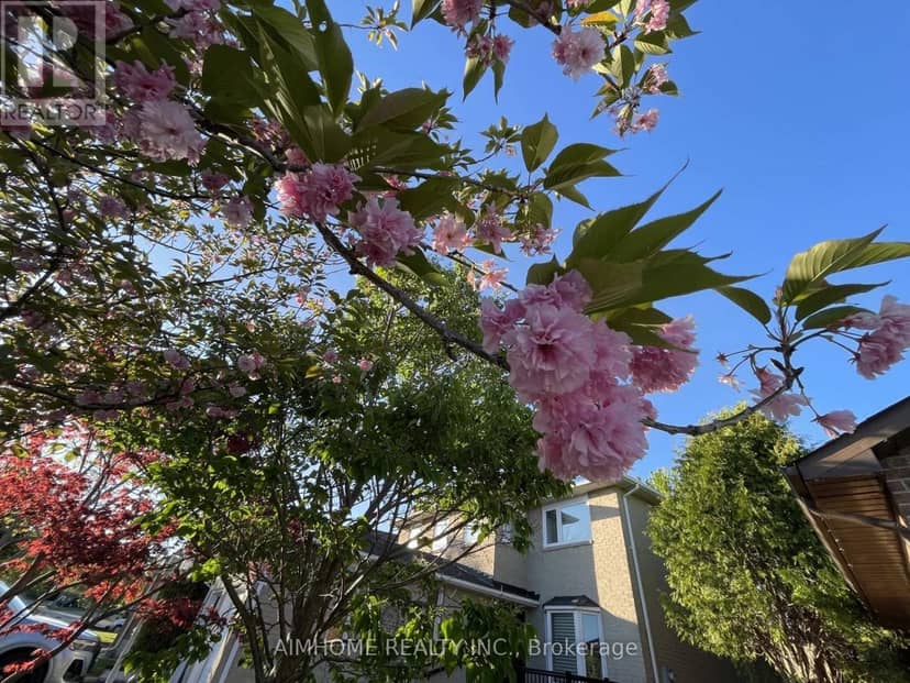 83 Houseman Crescent — photo 4 of 40