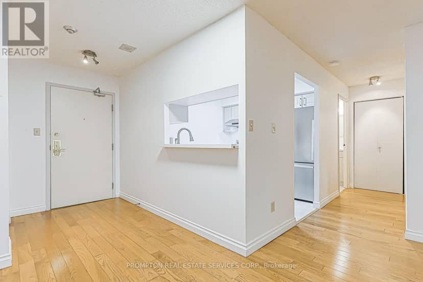 1705 - 25 Grenville Street — photo 17 of 37