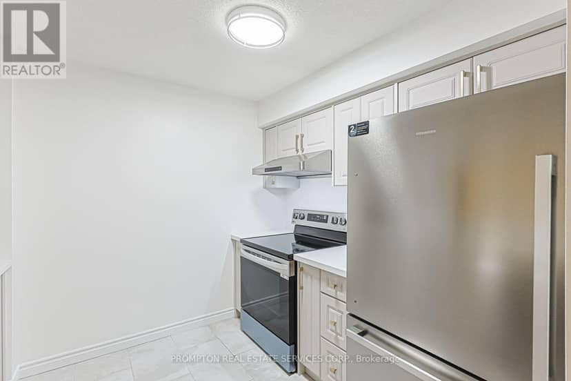 1705 - 25 Grenville Street — photo 19 of 37