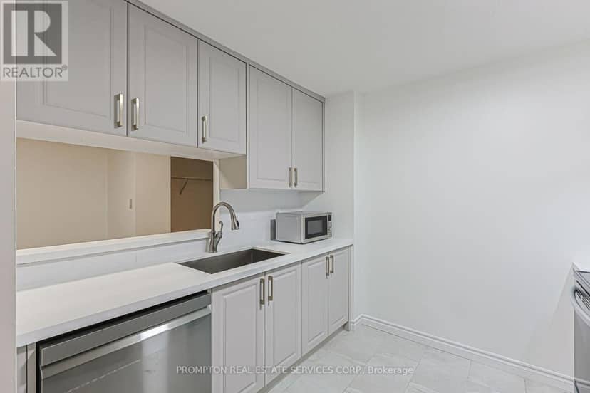 1705 - 25 Grenville Street — photo 21 of 37
