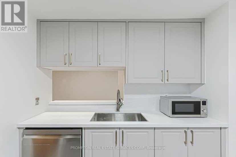 1705 - 25 Grenville Street — photo 22 of 37