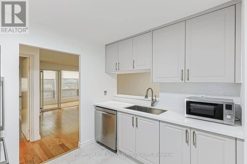 1705 - 25 Grenville Street — photo 23 of 37