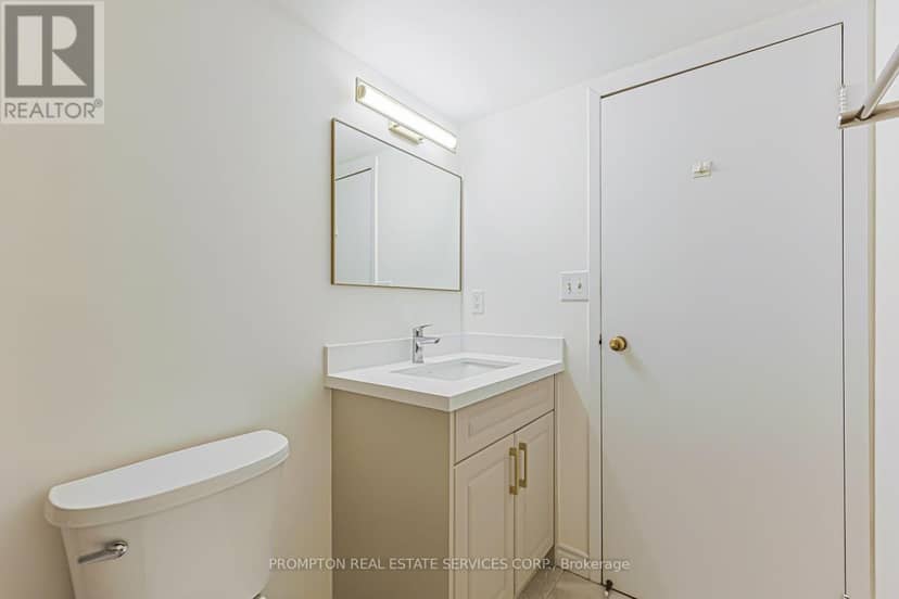 1705 - 25 Grenville Street — photo 31 of 37