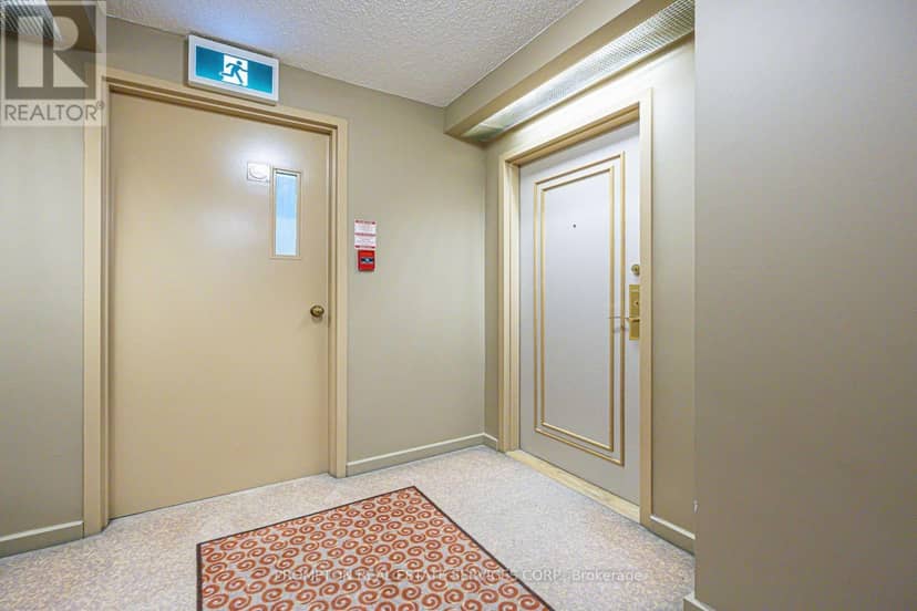 1705 - 25 Grenville Street — photo 4 of 37