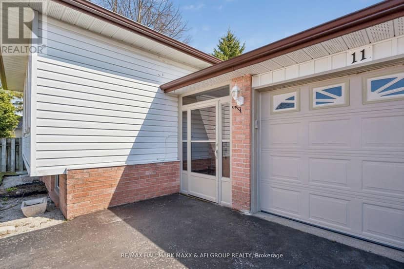 11 Charlotte Court, Barrie, photo 2