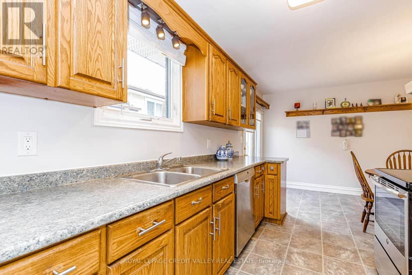 14 Carlton Drive — photo 12 of 39