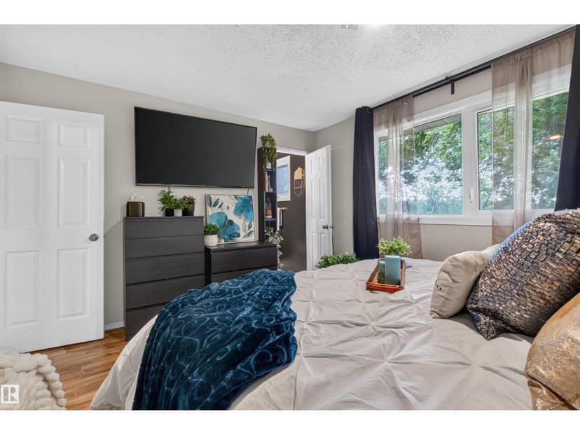 3606 44 ST — photo 12 of 37