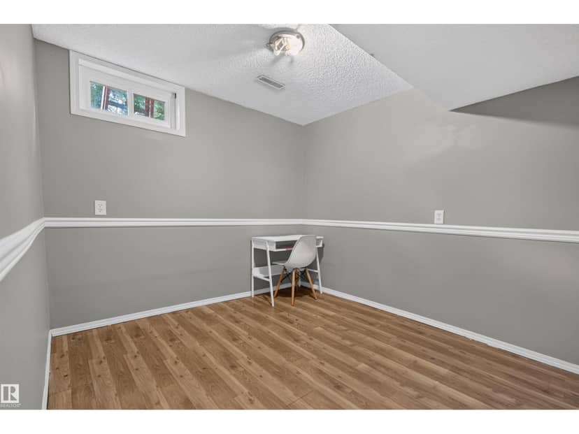 3606 44 ST — photo 22 of 37