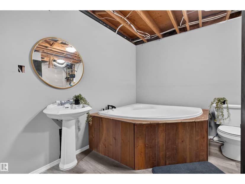 3606 44 ST — photo 24 of 37