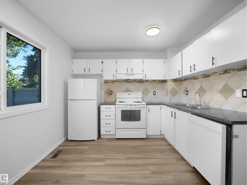 #22 13833 30 ST NW — photo 9 of 40