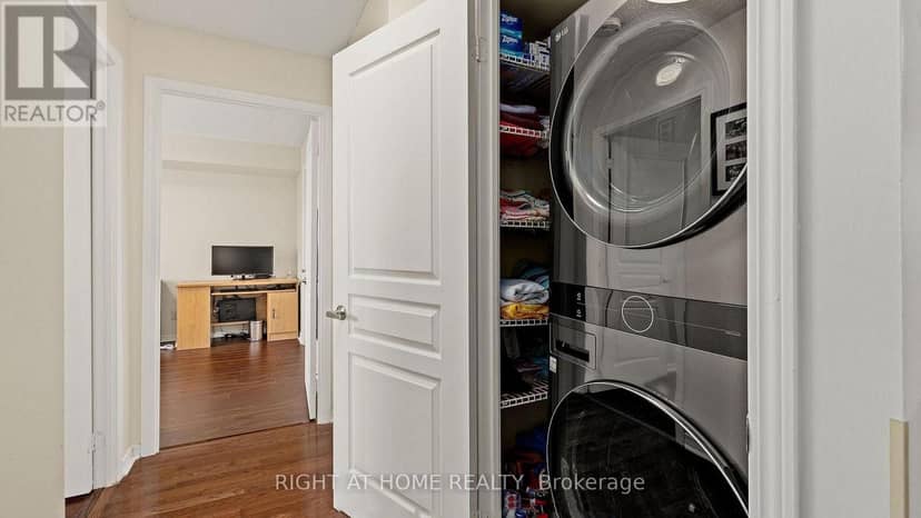 1103 - 330 Red Maple Road — photo 25 of 40