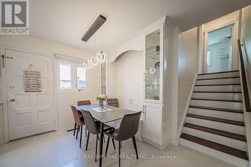4 Quincy Crescent — photo 15 of 40
