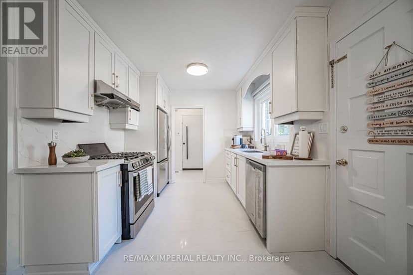 4 Quincy Crescent — photo 18 of 40