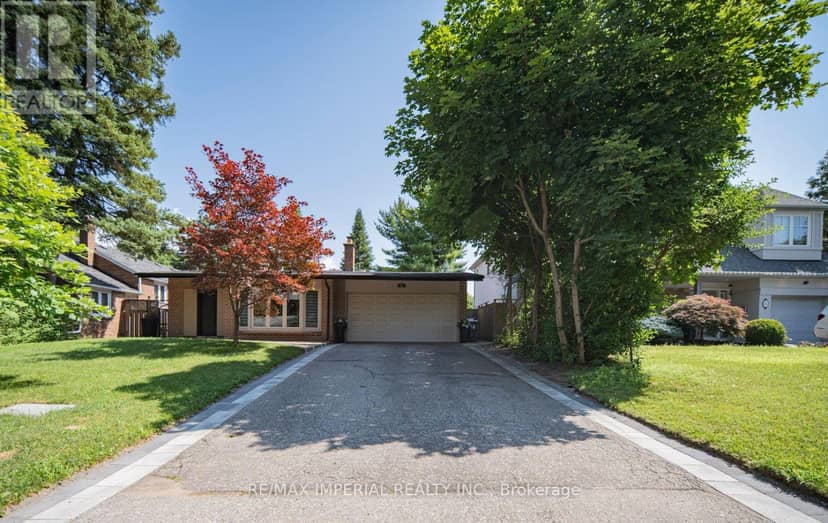 4 Quincy Crescent — photo 2 of 40
