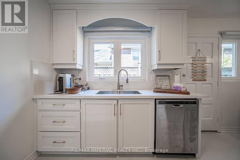 4 Quincy Crescent — photo 20 of 40