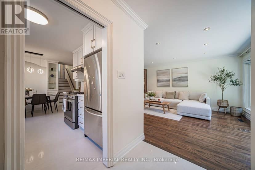 4 Quincy Crescent — photo 3 of 40