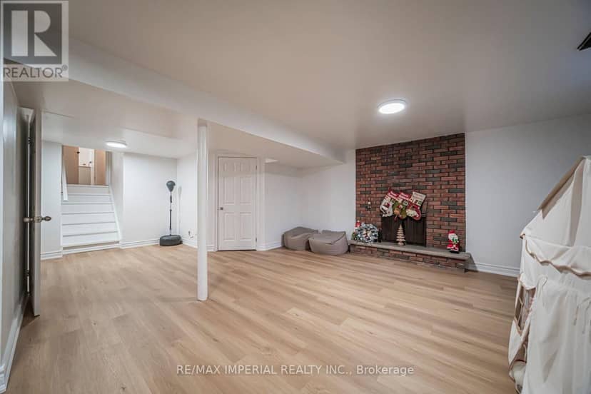 4 Quincy Crescent — photo 40 of 40