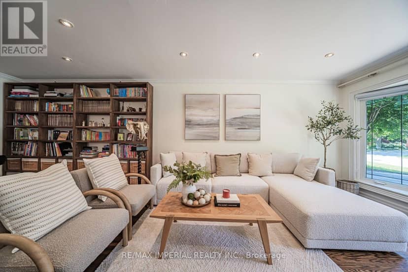 4 Quincy Crescent — photo 7 of 40
