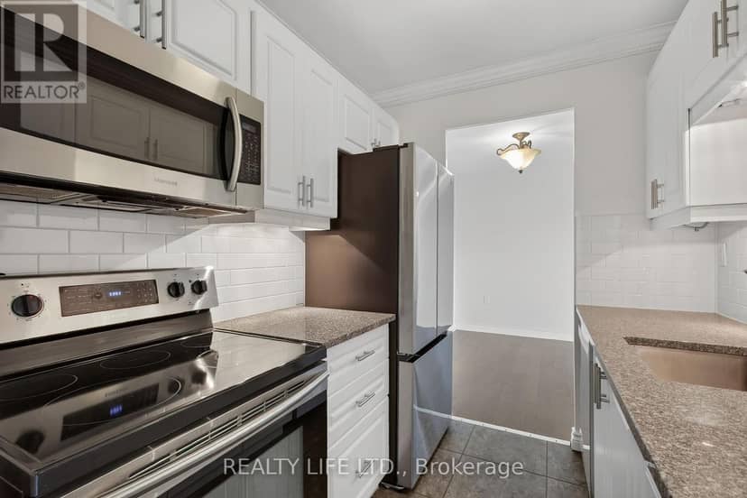 502 - 41 Lake Shore Drive — photo 12 of 35