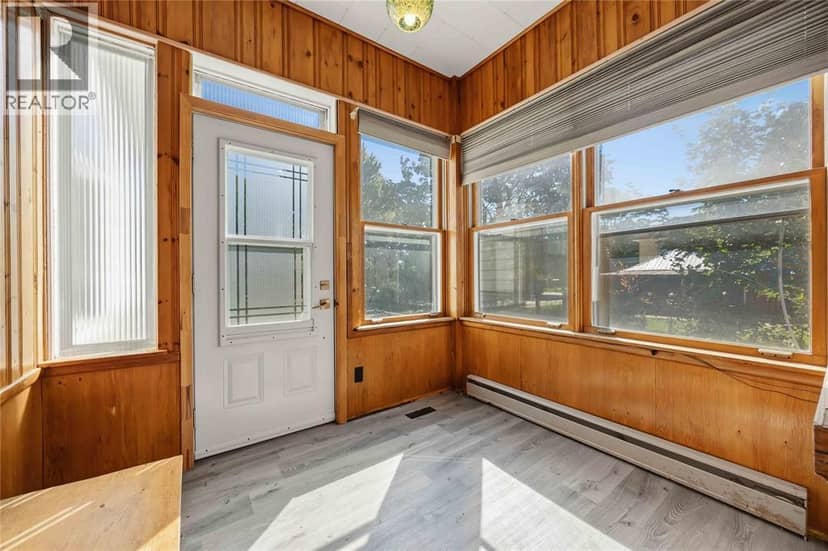 14 Gore STREET, Lambton Shores, photo 4