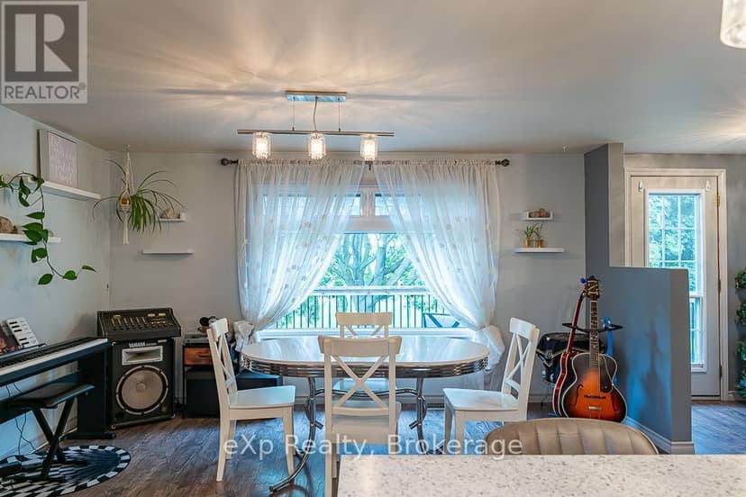 15 Howdenvale Road — photo 11 of 40