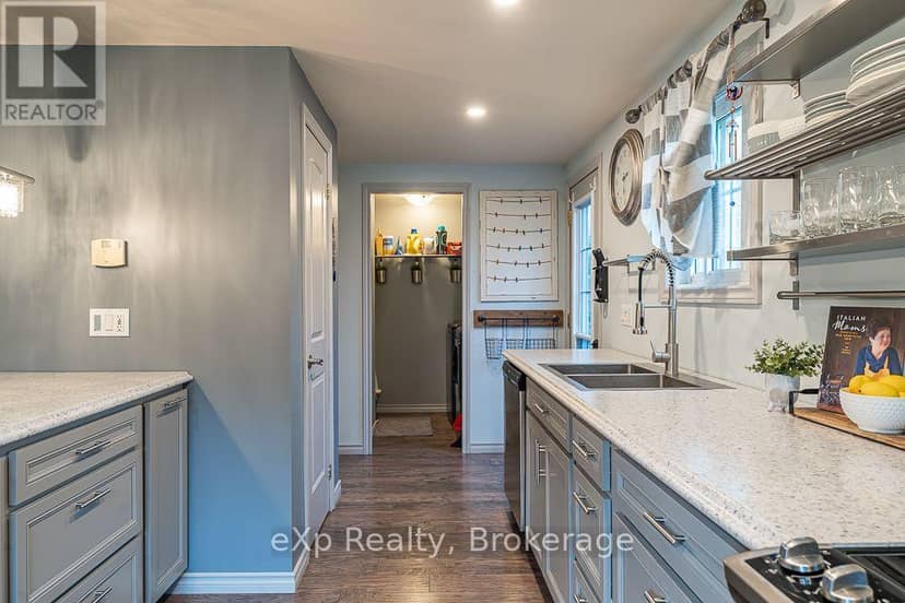15 Howdenvale Road — photo 20 of 40