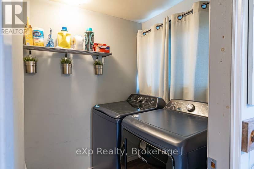 15 Howdenvale Road — photo 21 of 40