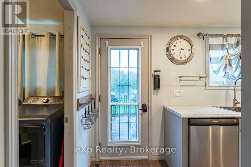 15 Howdenvale Road — photo 22 of 40