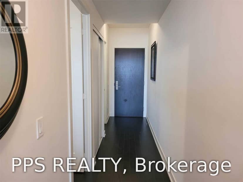 1007 - 330 Richmond Street W — photo 18 of 25