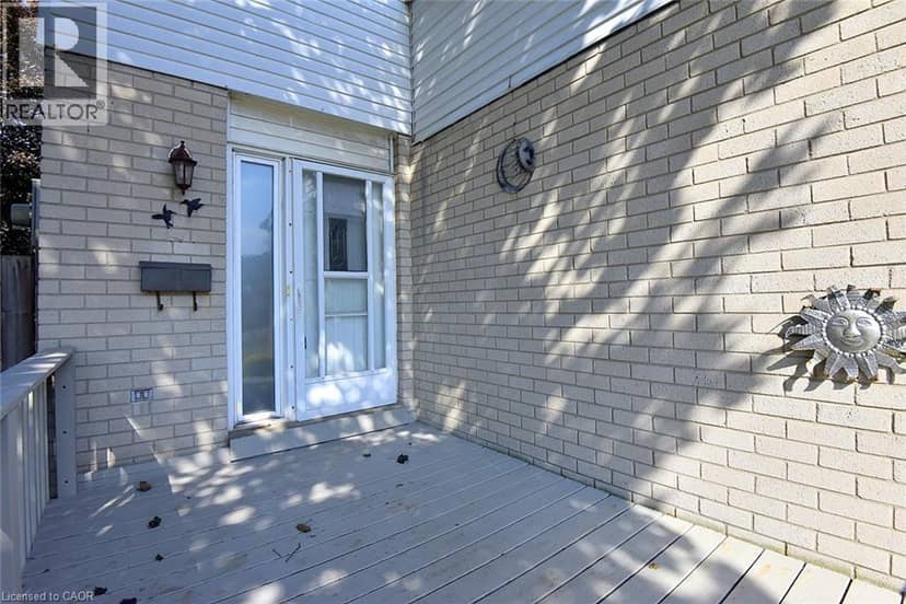 100 GOLDEN ORCHARD Drive, Hamilton, photo 5