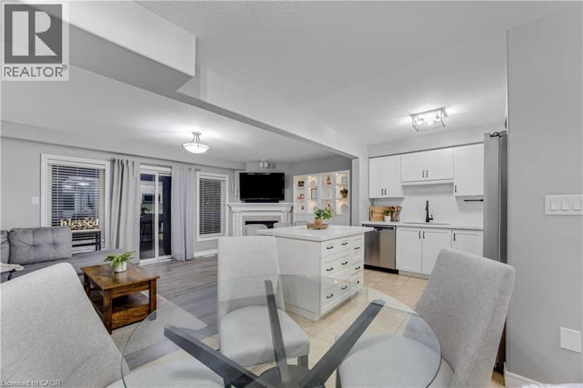 4465 COMFORT Crescent — photo 9 of 28