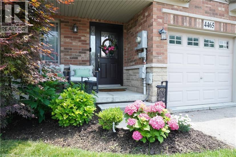 4465 COMFORT Crescent — photo 2 of 28