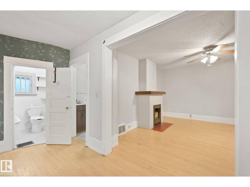 9824 91 AV NW — photo 12 of 40